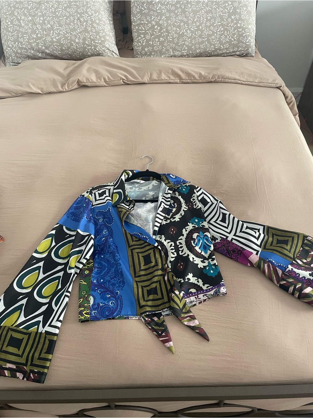 Zara Multicolor Patterned Cropped Blouse with Tie Front